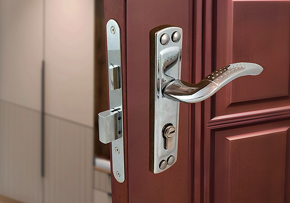 Новые дверные замки в ассортименте